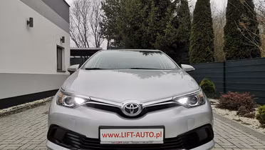 TOYOTA Auris