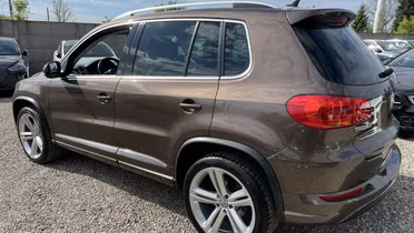 VOLKSWAGEN Tiguan