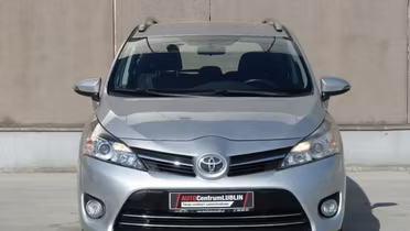 TOYOTA Verso