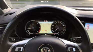 VOLKSWAGEN Touareg