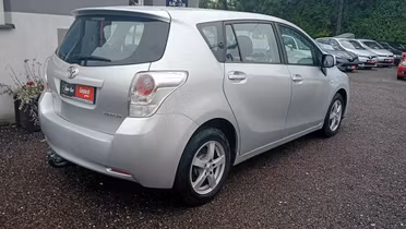 TOYOTA Verso