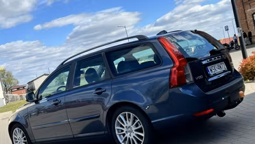 VOLVO V50