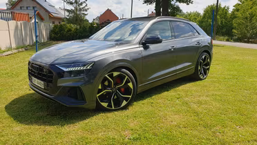AUDI Q8