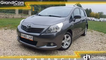 TOYOTA Verso