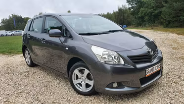 TOYOTA Verso
