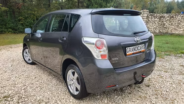 TOYOTA Verso