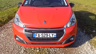 PEUGEOT 208