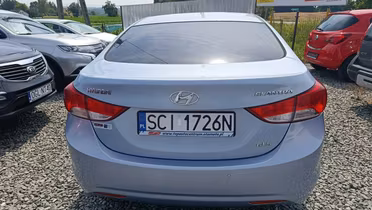 HYUNDAI Elantra