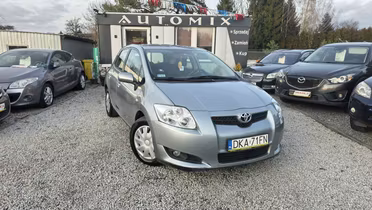 TOYOTA Auris