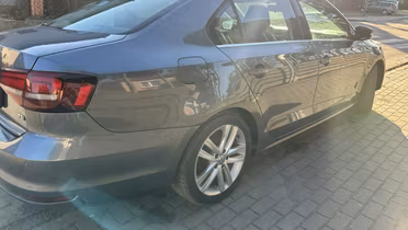 VOLKSWAGEN Jetta