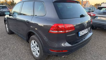 VOLKSWAGEN Touareg