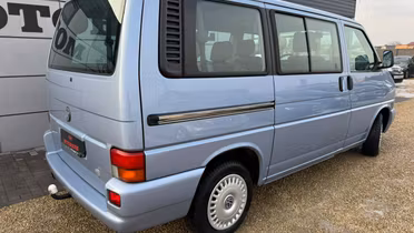 VOLKSWAGEN Caravelle