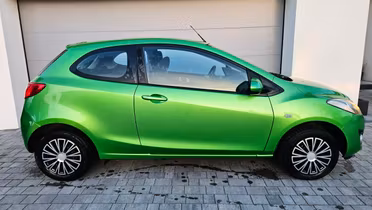 MAZDA 2