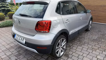 VOLKSWAGEN Polo