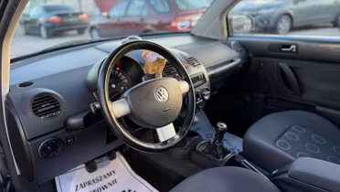 VOLKSWAGEN New Beetle