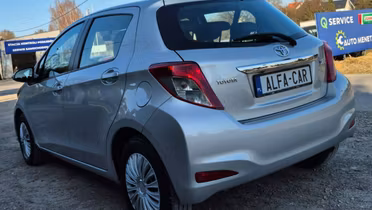 TOYOTA Yaris