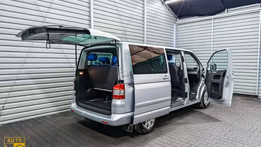 VOLKSWAGEN Multivan