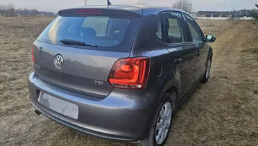 VOLKSWAGEN Polo
