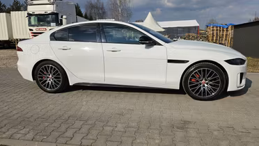 JAGUAR XE