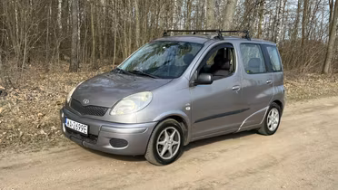TOYOTA Yaris Verso