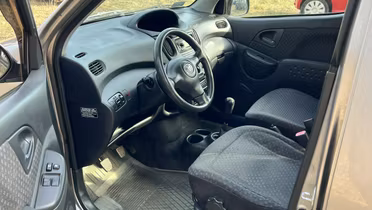 TOYOTA Yaris Verso