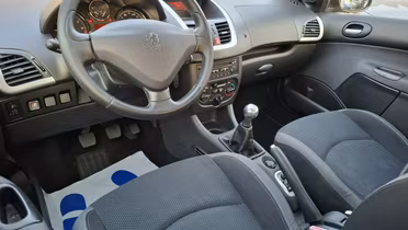 PEUGEOT 206+