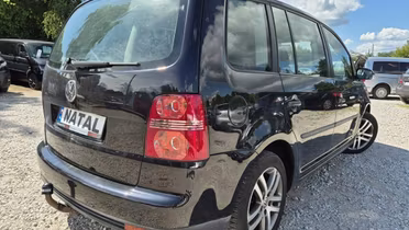 VOLKSWAGEN Touran