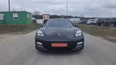 PORSCHE Panamera