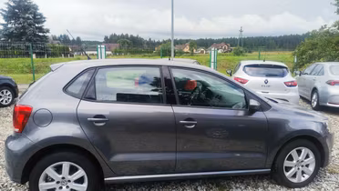 VOLKSWAGEN Polo