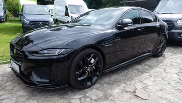 JAGUAR XE