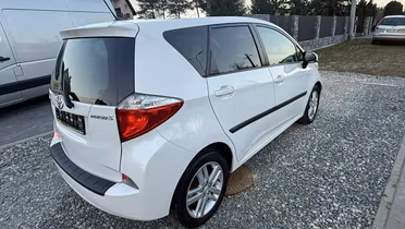 TOYOTA Verso-S