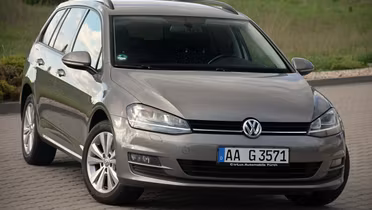 VOLKSWAGEN Golf
