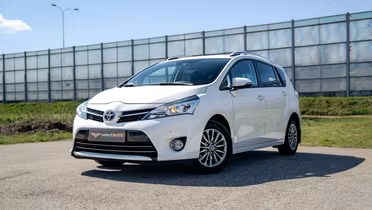 TOYOTA Verso