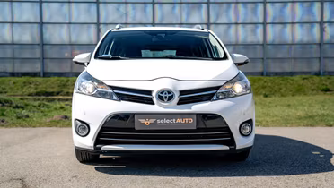 TOYOTA Verso