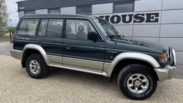 MITSUBISHI Pajero