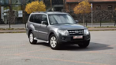 MITSUBISHI Pajero