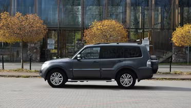 MITSUBISHI Pajero