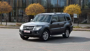 MITSUBISHI Pajero