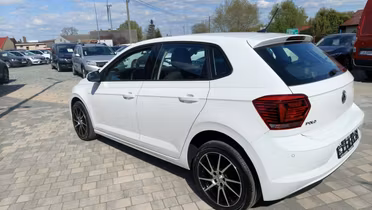 VOLKSWAGEN Polo