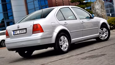 VOLKSWAGEN Bora