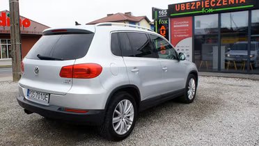 VOLKSWAGEN Tiguan