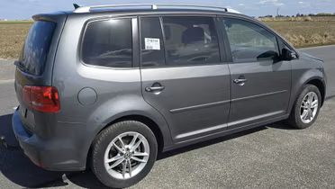 VOLKSWAGEN Touran