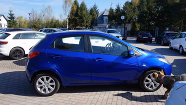 MAZDA 2