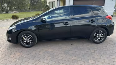 TOYOTA Auris