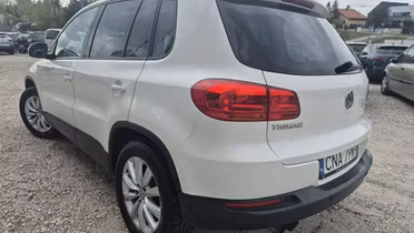 VOLKSWAGEN Tiguan