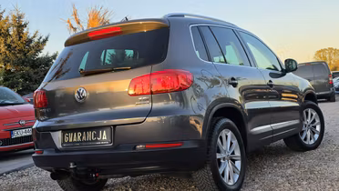 VOLKSWAGEN Tiguan