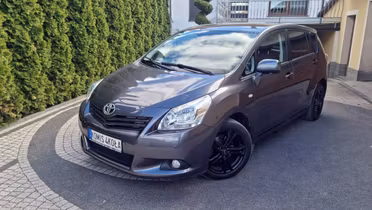 TOYOTA Verso