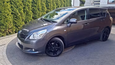TOYOTA Verso