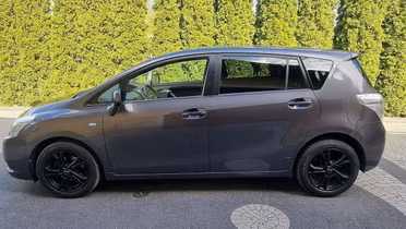TOYOTA Verso
