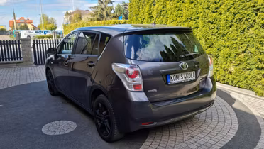 TOYOTA Verso